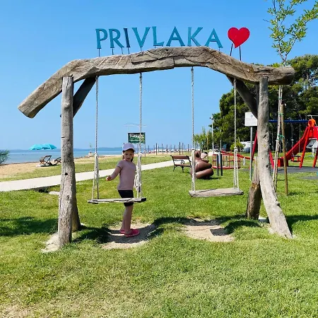 Mobile Laura, Privlaka キャンプ場